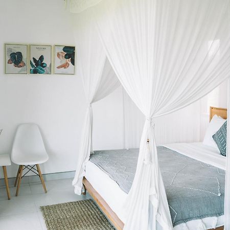Three Palms Surf & Stay Medewi Airsatang Экстерьер фото