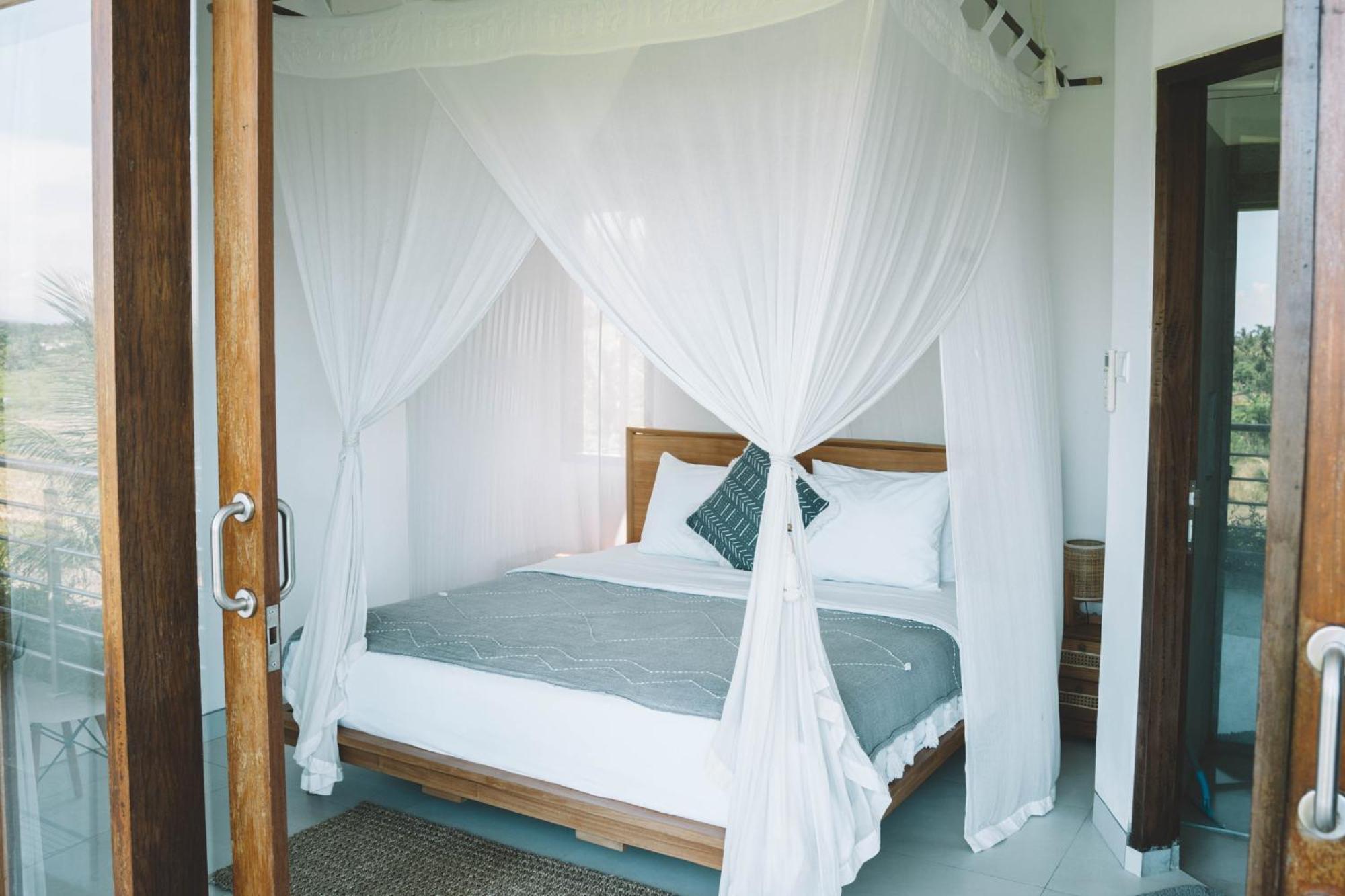 Three Palms Surf & Stay Medewi Airsatang Экстерьер фото