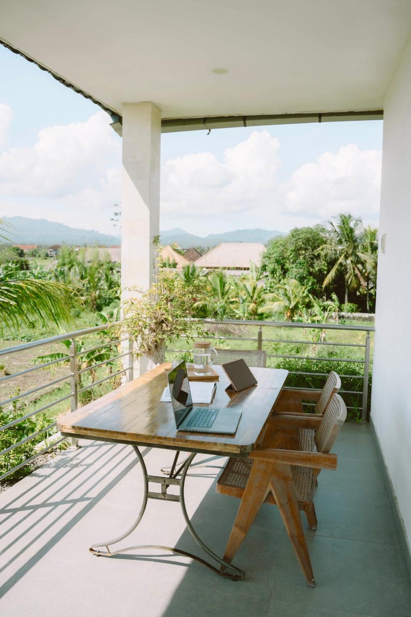 Three Palms Surf & Stay Medewi Airsatang Экстерьер фото